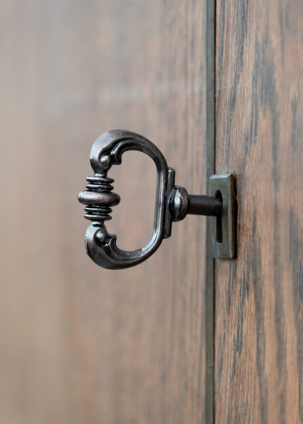 DIY Ironmongery and Moulding Projects for Personalized Home Spaces