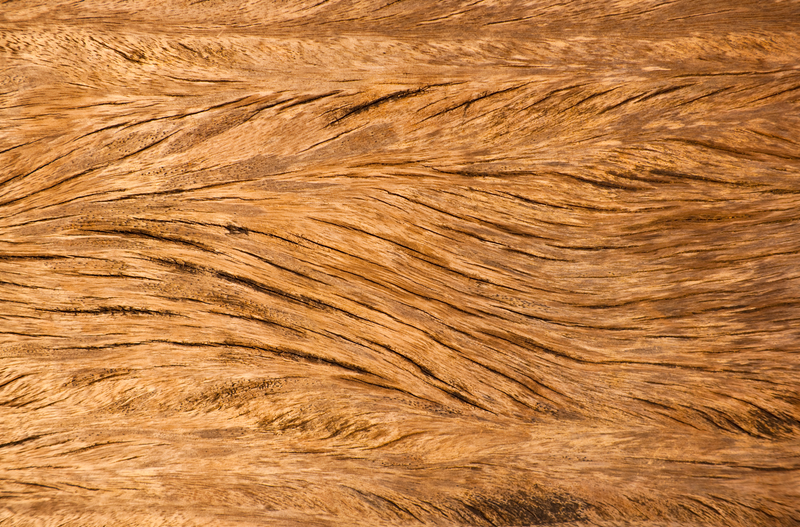 Live Edge vs. Rough Sawn Oak: Which Is Right for Your DIY Project?