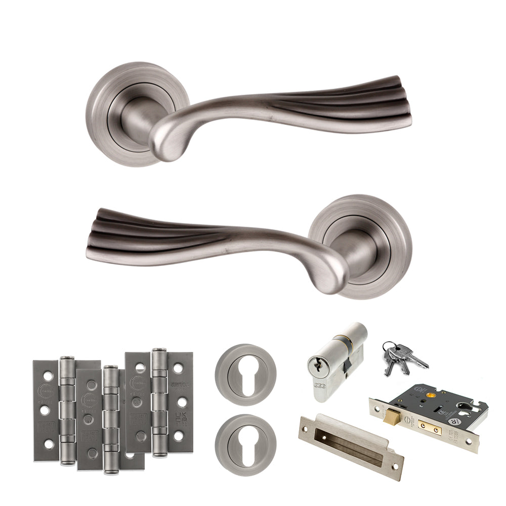 Atlantic OE110 Old English Richmond on Round Rose Door Handle Pack