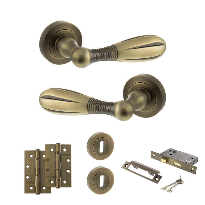 Old English Cambridge Door Handle Pack (3 Lever Lock Set - 2.5" CE Sashlock, 4" Slim Knuckle Hinges x2) - Matt Antique Brass