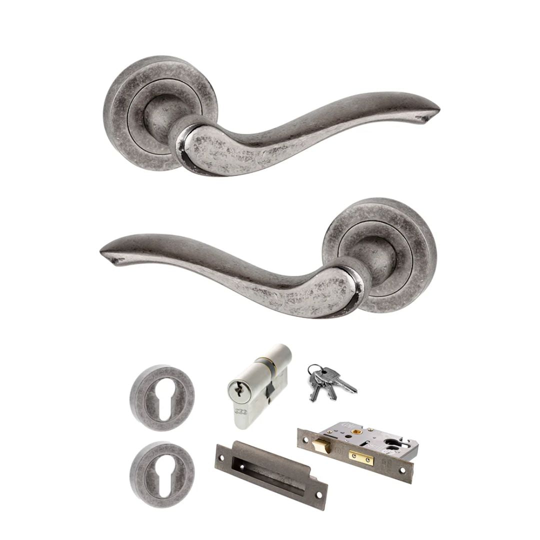 Atlantic OE178 Old English Warwick on Round Rose Door Handle Pack