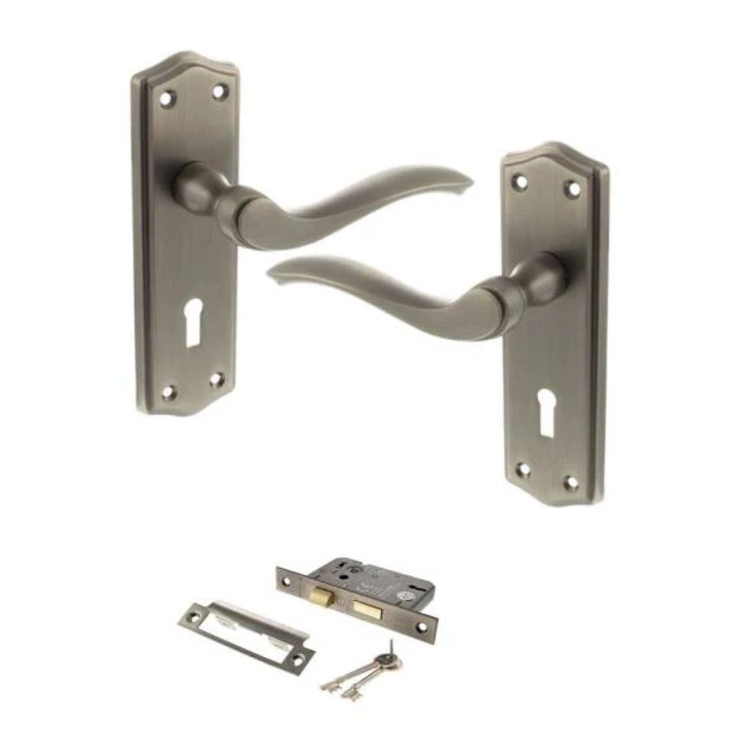 Atlantic OE178 Old English Warwick on Backplate Door Handle Pack