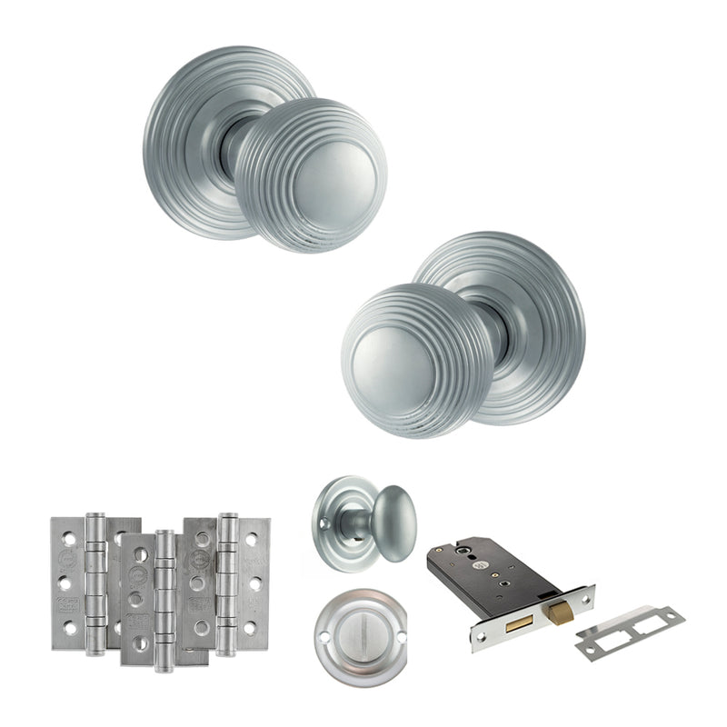 Old English Ripon Door Knob Pack (Lock Set - Horizontal Bathlock, 4" Fire Rated Hinges x3) - Satin Chrome