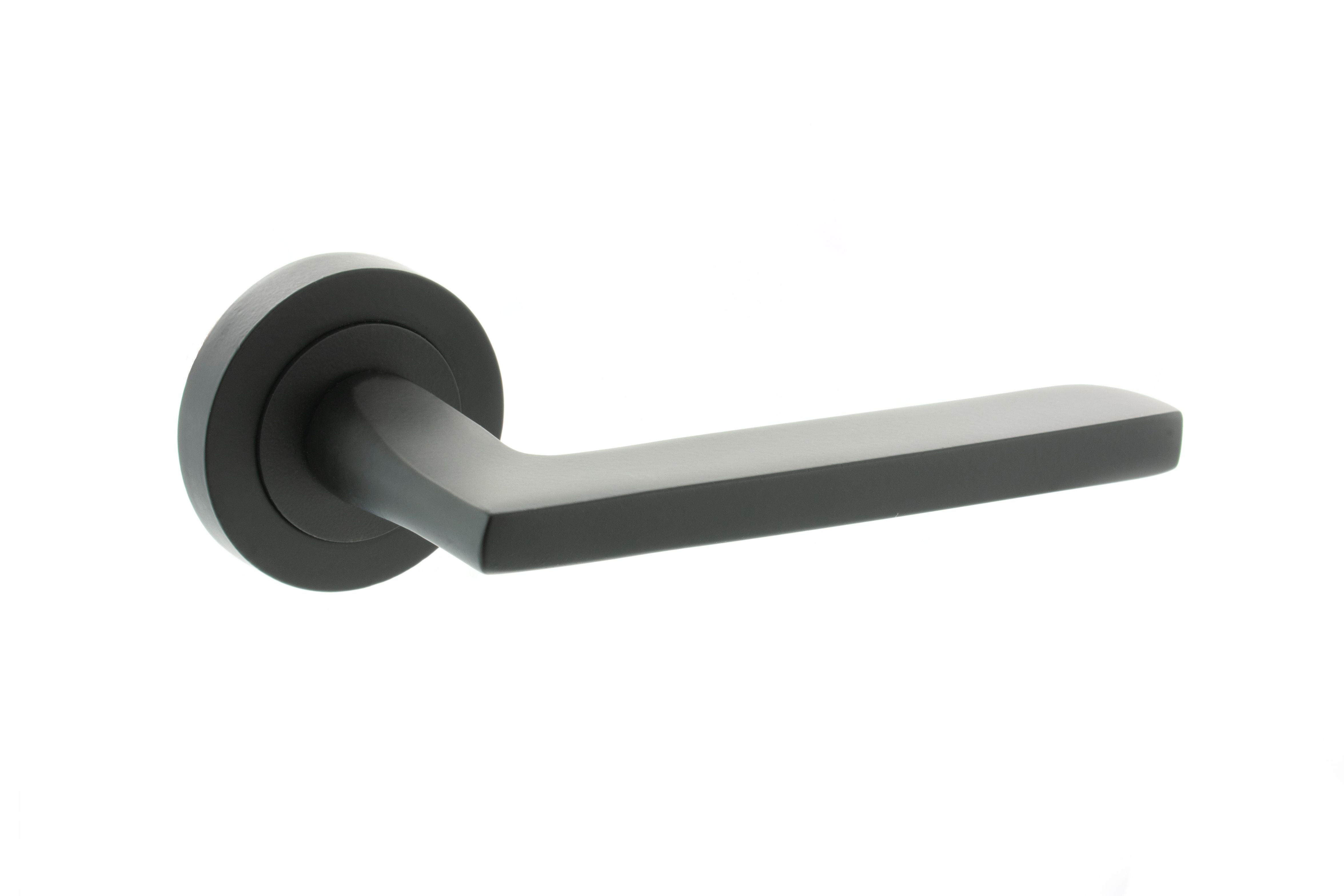 Atlantic S26RMB Status Alaska on Round Rose Door Handle Pack