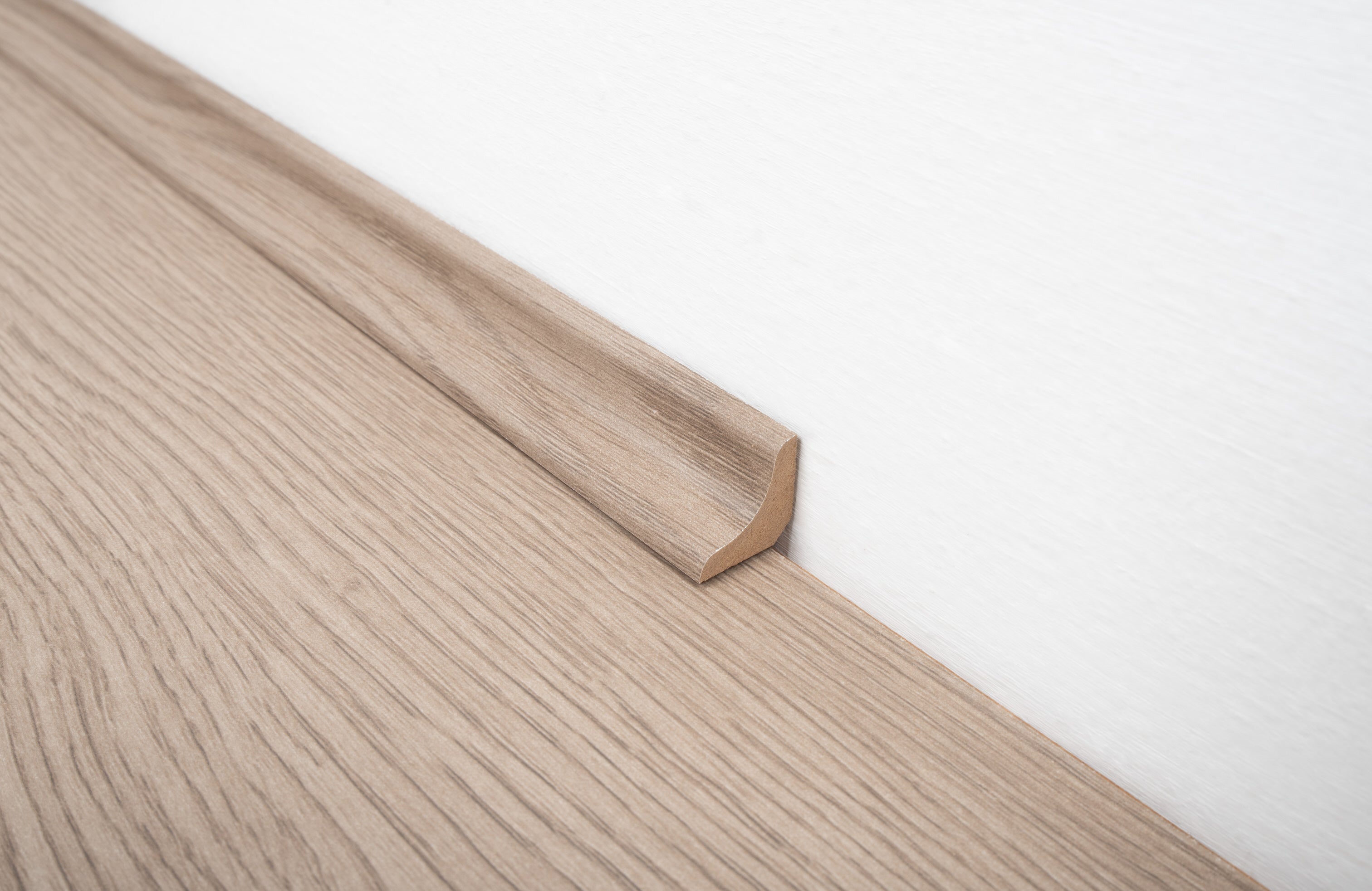 Vanilla Oak Laminate Beading 2400 x 28 x 15mm