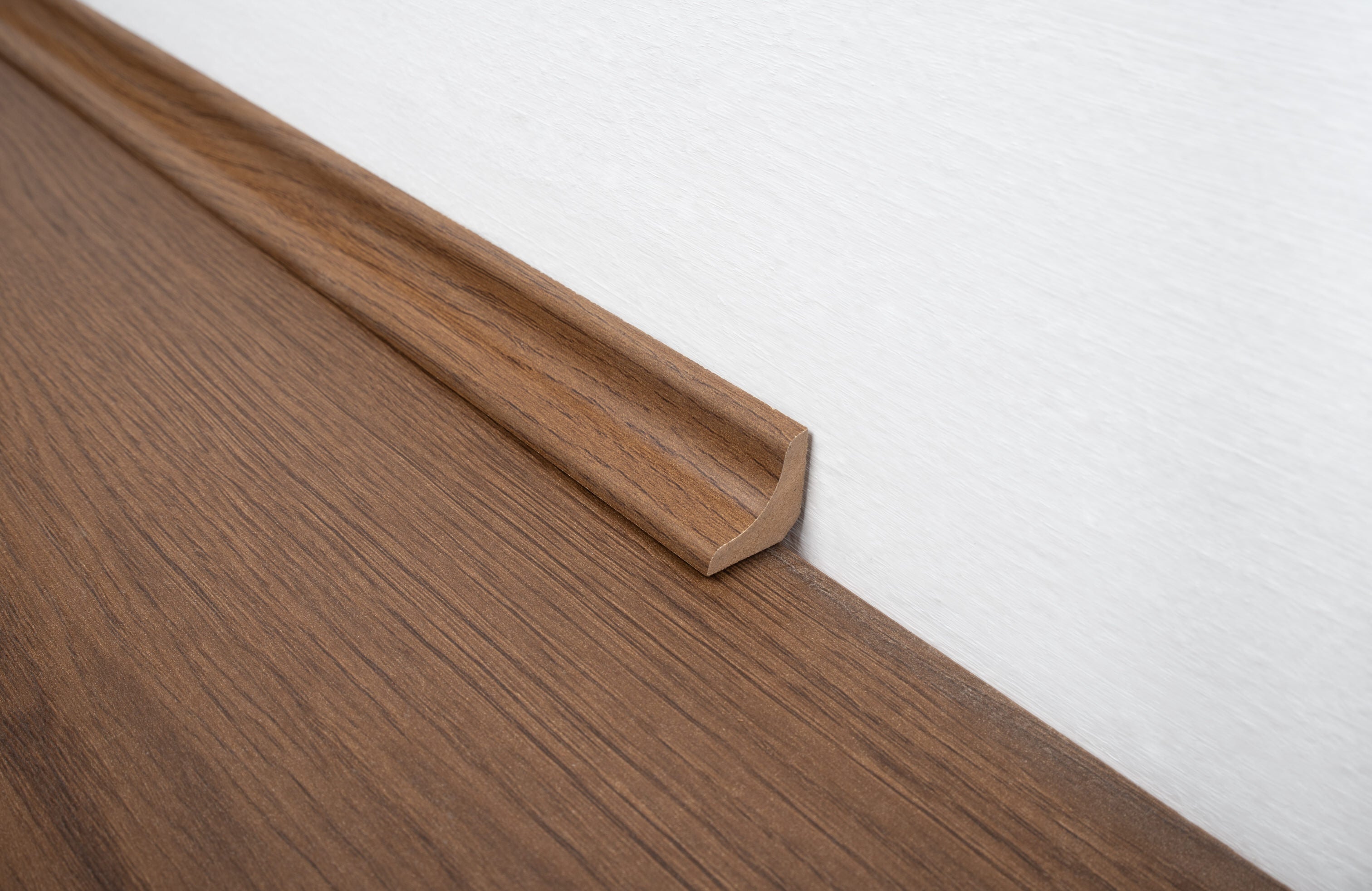 Coffee Oak Laminate Beading 2400 x 28 x 15mm