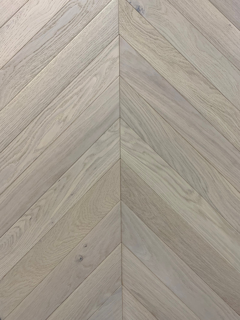 Xylo Soho Chevron R136 Pearl White Stained Oak Rustic-ABCD Brushed UV Oiled - 14 x 90 x 540mm